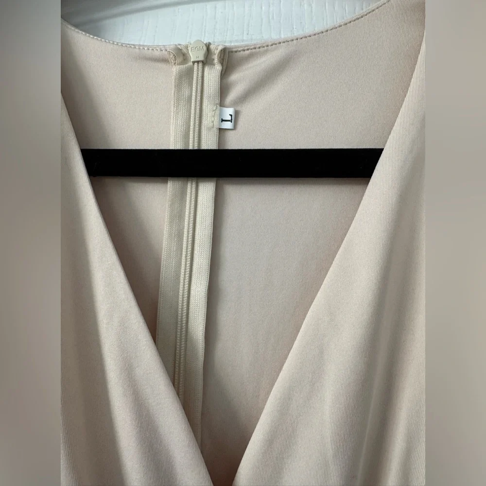 Elegant Cream Long Sleeve Stretchy Maxi Dress with a Slit - Picture 5 of 12